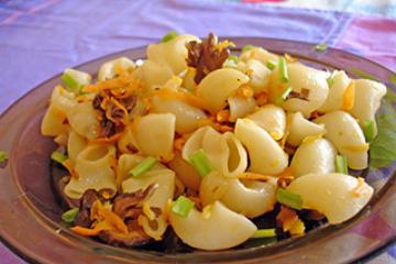 Вегетарианские макароны с грибами и чесноком