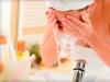 Megfelelő bőrápolás otthon Hogyan ápoljuk arcunkat otthon