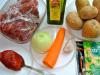 Pečené mäso so zemiakmi: domáce recepty pre každý vkus